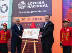 El SNTE concluye conmemoración de su 80 Aniversario con un billete de lotería