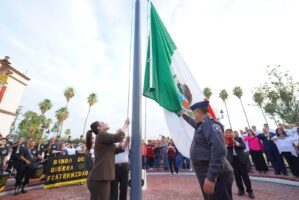 **Celebran el 214 Aniversario del Inicio de la Independencia de México con Actos Cívicos y Ofrenda Floral**