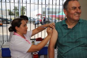 *Exhorta Salud a la población a aplicarse vacunas contra influenza, covid-19 y neumococo*